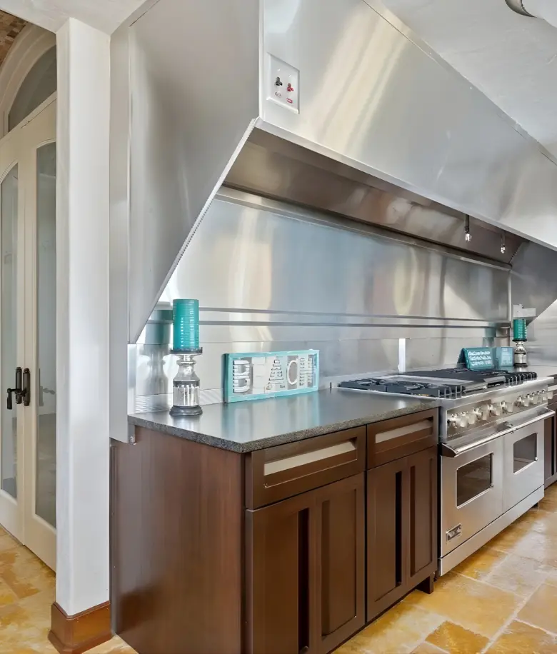 Description of first image