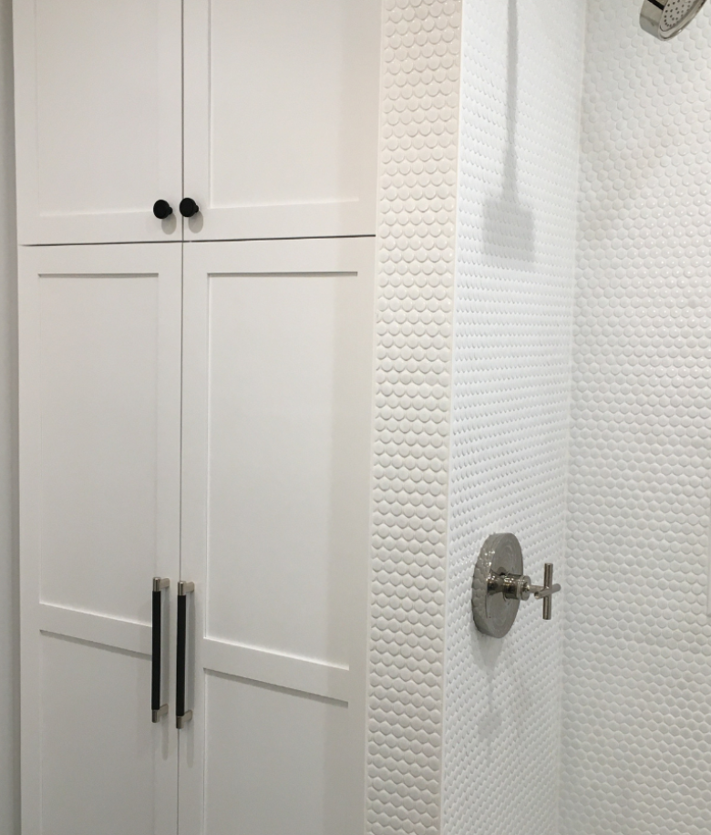River Forest custom bathroom cabinets and shelves