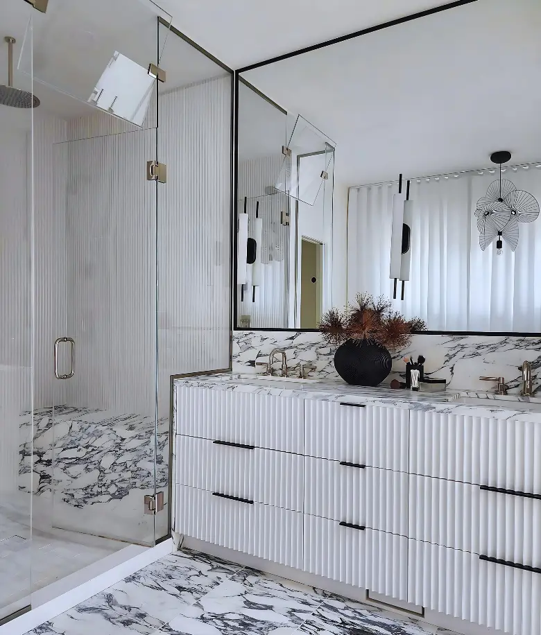 Bespoke Walk-in Closet 